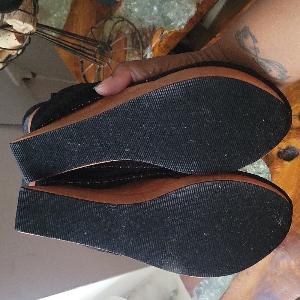 Shoes - Picture 3 of 6